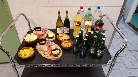 Standaard borrel kar uitgebreid te bestellen vanaf 10 personen